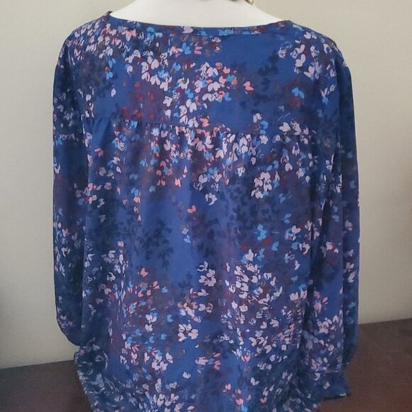 Floral Flowy Lightweight Blouse Large - Picture 2 of 5